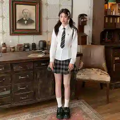 东鲸岁时记 港风学院风学姐感修身伯克利半裙松弛感温柔风格纹休闲短裙 春秋季 女款 礼盒装 黑灰色格裙