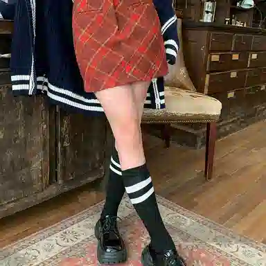 东鲸岁时记 辣妹风高级感伯克利半裙职场微辣学姐感高腰修身包臀经典格纹学院风休闲短裙 春秋季 女款 礼盒装 红格