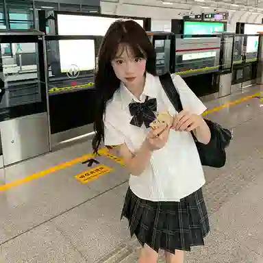 东鲸岁时记 学院风翻领刺绣贴袋短袖衬衫格纹短裙制服 女款