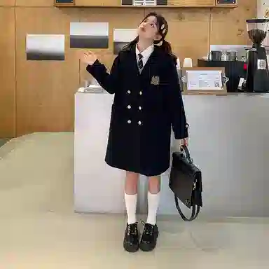 东鲸岁时记 海军领毛呢学院风牛角扣单排扣呢子大衣 女款 绀色