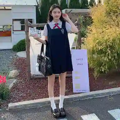 东鲸岁时记 学院风纯色尖领短袖衬衫背带裙制服 女款 礼盒装