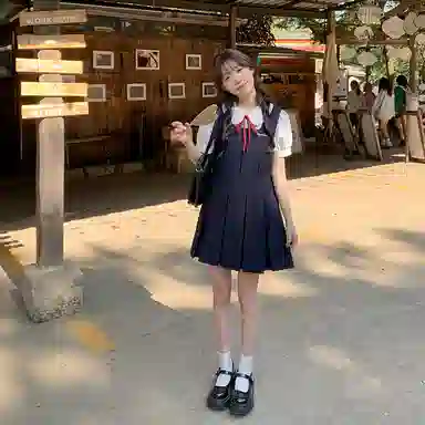 东鲸岁时记 高级感独特绝美显瘦短袖制服 女款 礼盒装 连衣裙+衬衫 买赠领绳