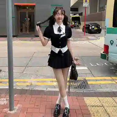 东鲸岁时记 学院风拼色假两件短袖衬衫百褶裙制服 女款 礼盒装