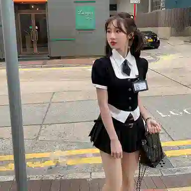 东鲸岁时记 美式学院风拼色气质上衣尖领假两件收腰短袖衬衫 春夏季 女款 礼盒装 假日来信