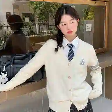 东鲸岁时记 学院风纯色针织休闲舒适毛衣 女款 白色