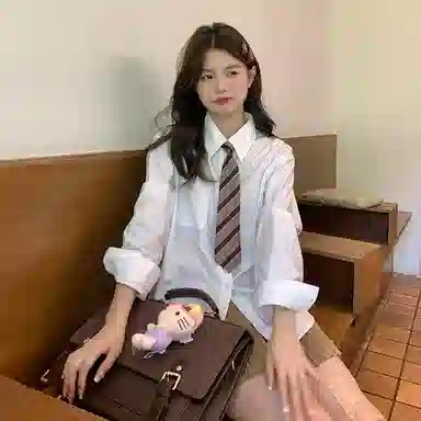 东鲸岁时记 学院风高级感翻领短款气质上衣简约温柔风职场辣妹舒适通勤长袖衬衫制服 春秋季 女款 礼盒装 白色