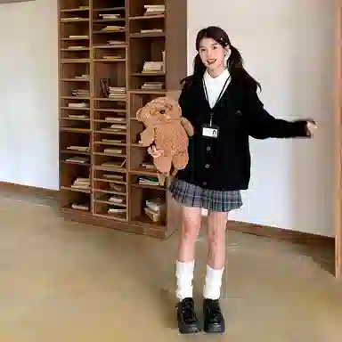 东鲸岁时记 学院风海军领复古绞花上衣毛衣外套学姐感松弛感宽松文艺风经典格纹半裙穿搭一整套裙装套装 秋冬季 女款 礼盒装 米白色