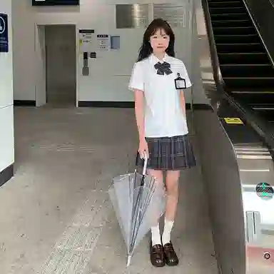 东鲸岁时记 尖领短袖衬衫格子图案短裙制服 女款