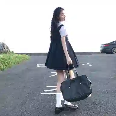 东鲸岁时记 学院风纯色尖领短袖衬衫背带裙制服 女款 礼盒装