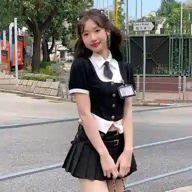 东鲸岁时记 美式学院风拼色气质上衣尖领假两件收腰短袖衬衫 春夏季 女款 礼盒装 假日来信