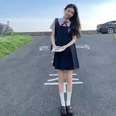 东鲸岁时记 学院风纯色尖领短袖衬衫背带裙制服 女款 礼盒装