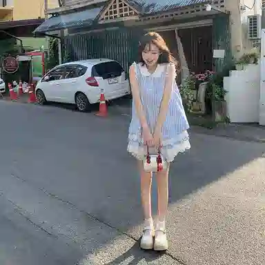 东鲸岁时记 格子海边度假休闲时尚无袖连衣裙 女款 礼盒装 蓝白格连衣裙