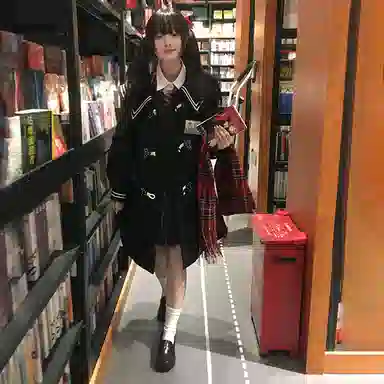 东鲸岁时记 海军领牛角扣大衣纯色针织衫格纹短裙制服 女款