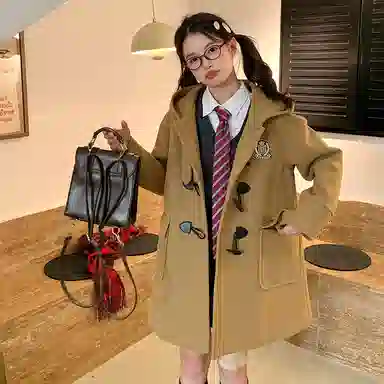 东鲸岁时记 学院风牛角扣连帽休闲长袖大衣 女款 驼色