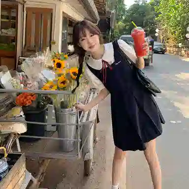 东鲸岁时记 时尚设计感穿搭百搭短袖连衣裙 女款 礼盒装 藏青色