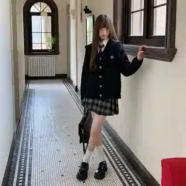 东鲸岁时记 复古绞花宽松刺绣海军领针织衫 女款 黑色