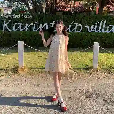 东鲸岁时记 蝴蝶结海边度假气质无袖连衣裙 女款 波点可颂