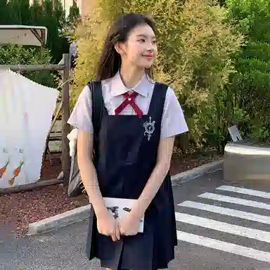 东鲸岁时记 学院风纯色尖领短袖衬衫背带裙制服 女款 礼盒装