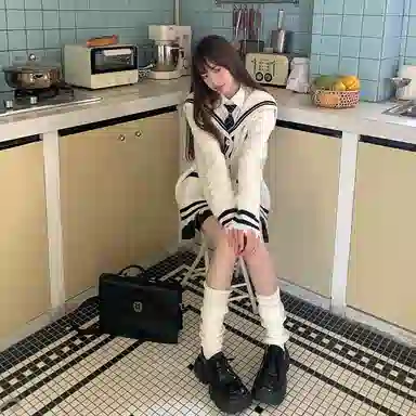 东鲸岁时记 学院风复古海军蓝长袖上衣高腰修身半身裙制服 秋冬季 女款 礼盒装 白色+黑色