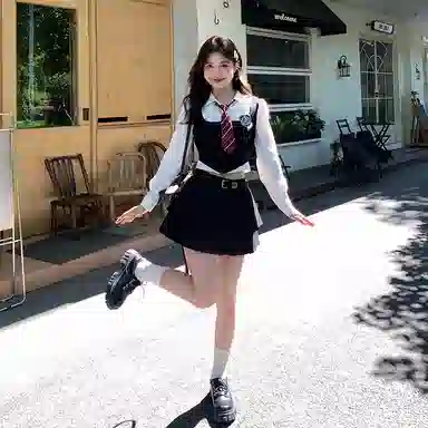 东鲸岁时记 学院风修身辣妹收腰假两件上衣学姐感文艺风纯色百褶半裙制服 春秋季 女款 礼盒装 黑色+白色