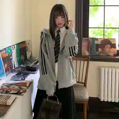 东鲸岁时记 美式复古刺绣宽松学院风长袖外套卫衣 男女同款 灰色