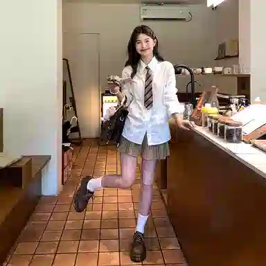 东鲸岁时记 学院风高级感翻领短款气质上衣简约温柔风职场辣妹舒适通勤长袖衬衫制服 春秋季 女款 礼盒装 白色