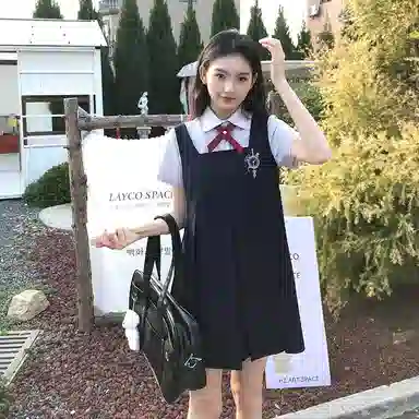 东鲸岁时记 学院风纯色尖领短袖衬衫背带裙制服 女款 礼盒装