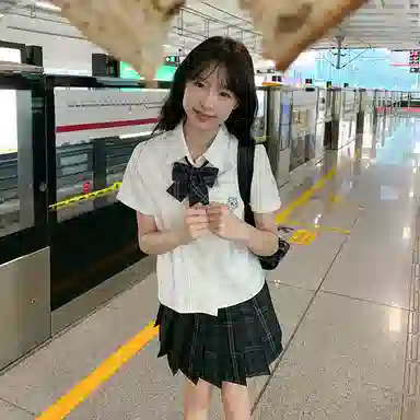 东鲸岁时记 学院风翻领刺绣贴袋短袖衬衫格纹短裙制服 女款