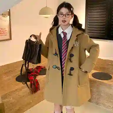 东鲸岁时记 学院风牛角扣连帽休闲长袖大衣 女款 驼色