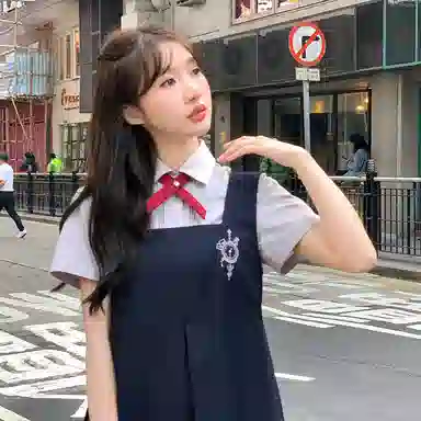 东鲸岁时记 学院风纯色尖领短袖衬衫背带裙制服 女款 礼盒装