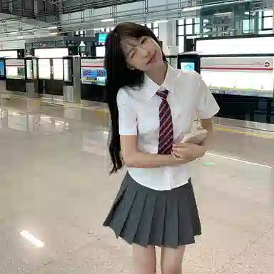 东鲸岁时记 学院风纯色翻领短袖衬衫百褶裙制服 女款 礼盒装