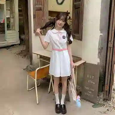 东鲸岁时记 学院风纯色收腰显瘦短袖连衣裙 女款 礼盒装 白色连衣裙 买赠皮带+领绳