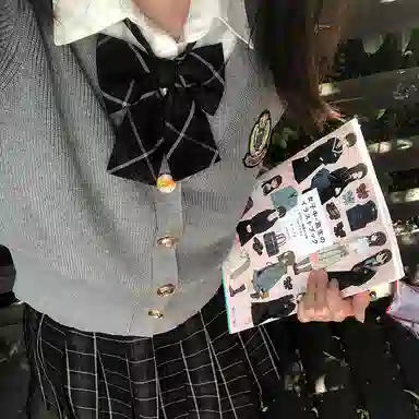 东鲸岁时记 学院风徽章毛衣收腰修身伯克利半身裙套装制服 女款