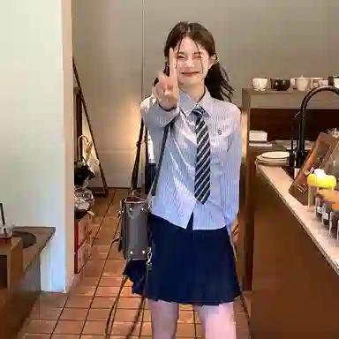 东鲸岁时记 温柔风高级感翻领短款条纹长袖上衣纯色中腰修身短裙搭配一整套制服 春秋季 女款 礼盒装 雾霾蓝