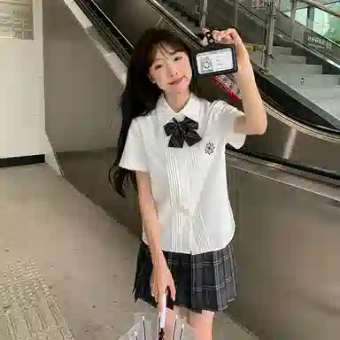 东鲸岁时记 尖领短袖衬衫格子图案短裙制服 女款