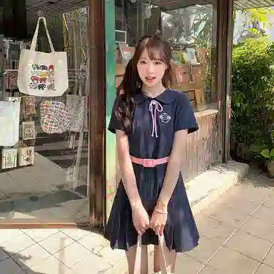 东鲸岁时记 学院风通勤日常短袖连衣裙 女款 礼盒装 礼盒装 藏青色连衣裙 买赠皮带+领绳