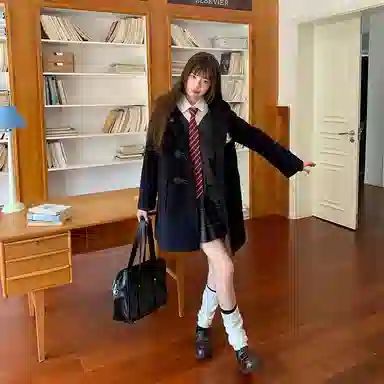 东鲸岁时记 学院风连帽单排扣大衣 女款 绀色