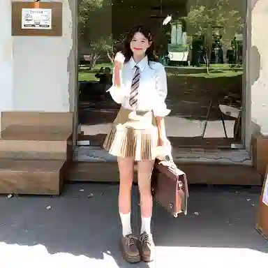 东鲸岁时记 学院风高级感翻领短款气质上衣简约温柔风职场辣妹舒适通勤长袖衬衫制服 春秋季 女款 礼盒装 白色