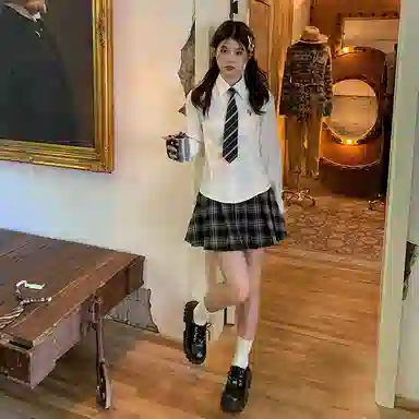 东鲸岁时记 港风学院风学姐感修身伯克利半裙松弛感温柔风格纹休闲短裙 春秋季 女款 礼盒装 黑灰色格裙