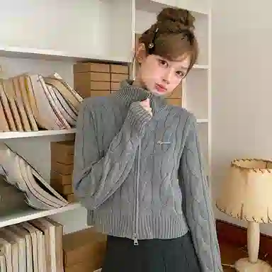 东鲸岁时记 开学季慵懒风可爱温柔甜妹保暖柔软舒适穿搭甜美日常休闲纯色麻花双拉链外套毕业季针织衫 女款 礼盒装