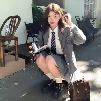 东鲸岁时记 学院风学姐感气质绣标上衣纯色高腰温柔风百褶半裙搭配一整套西装套装 春秋季 女款 礼盒装 灰色