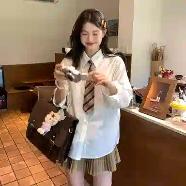 东鲸岁时记 学院风高级感翻领短款气质上衣简约温柔风职场辣妹舒适通勤长袖衬衫制服 春秋季 女款 礼盒装 白色