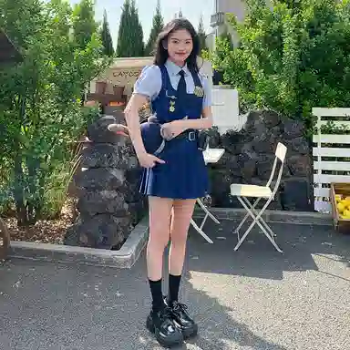 东鲸岁时记 心动突击学院风伯克利女孩夏日多巴胺穿搭纽扣短袖衬衫马甲中腰修身半身裙制服 春夏季 女款 礼盒装