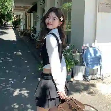 东鲸岁时记 学院风修身辣妹收腰假两件上衣学姐感文艺风纯色百褶半裙制服 春秋季 女款 礼盒装 黑色+白色