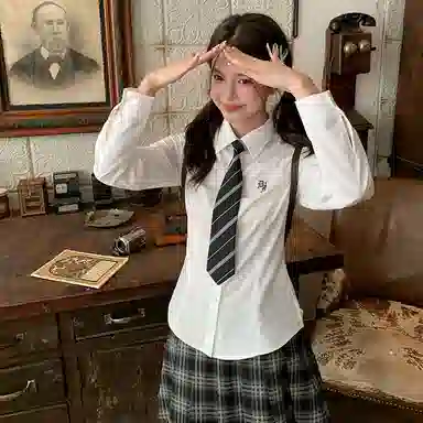 东鲸岁时记 港风学院风学姐感修身伯克利半裙松弛感温柔风格纹休闲短裙 春秋季 女款 礼盒装 黑灰色格裙