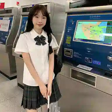 东鲸岁时记 尖领短袖衬衫格子图案短裙制服 女款