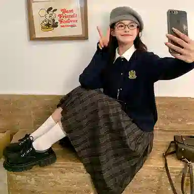 东鲸岁时记 学院风韩系针织收腰圆领纯色毛衣 女款 藏青色