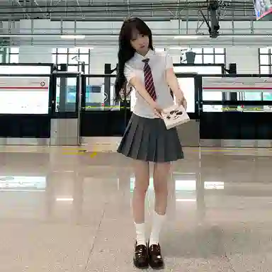 东鲸岁时记 学院风纯色翻领短袖衬衫百褶裙制服 女款 礼盒装