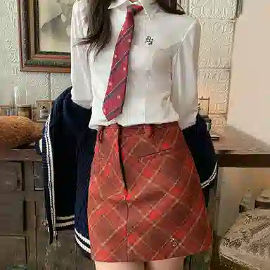 东鲸岁时记 辣妹风高级感伯克利半裙职场微辣学姐感高腰修身包臀经典格纹学院风休闲短裙 春秋季 女款 礼盒装 红格