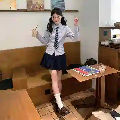 东鲸岁时记 温柔风高级感翻领短款条纹长袖上衣纯色中腰修身短裙搭配一整套制服 春秋季 女款 礼盒装 雾霾蓝